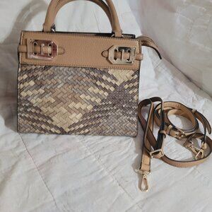 Hand bag with crossbody